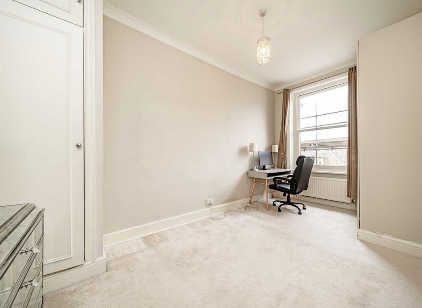 Flat St Quintin Avenue in Greater London