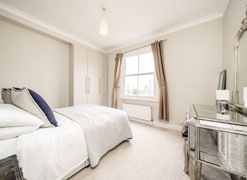Flat St Quintin Avenue in Greater London