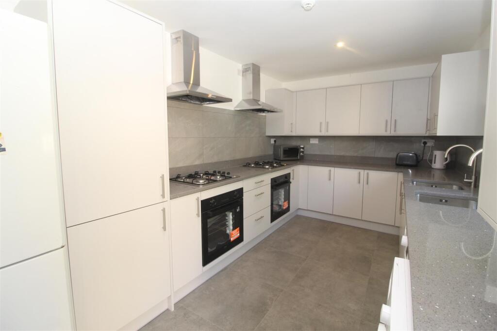 Room Colum Road in Cardiff