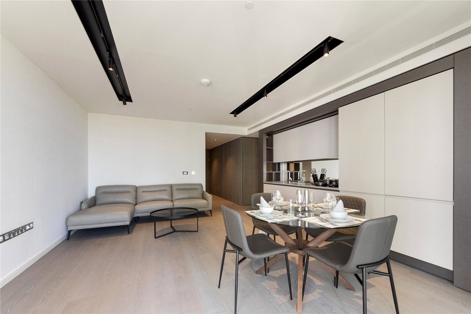 Flat Park Drive in Greater London