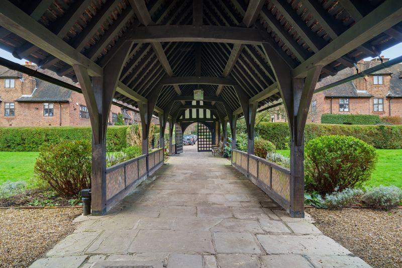 Flat Heath Close in Greater London