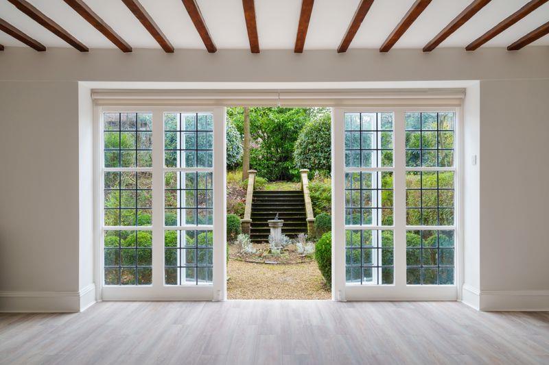 Flat Heath Close in Greater London