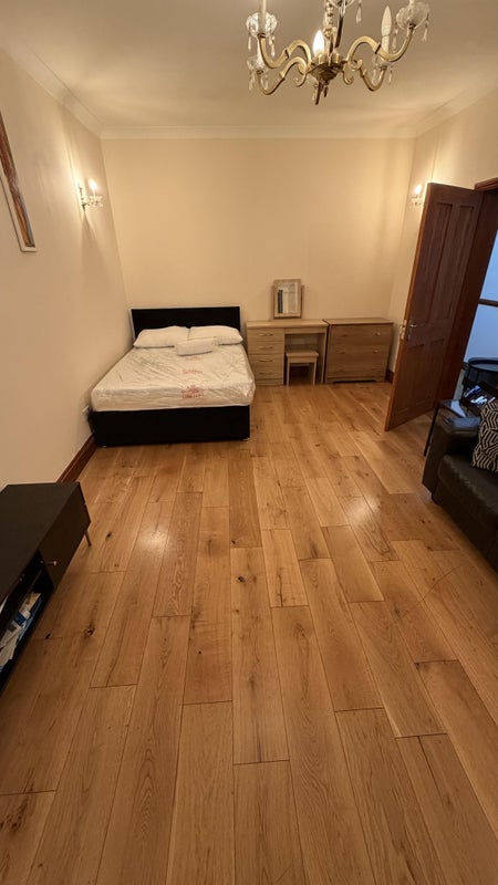 Room Leander Road in Greater London
