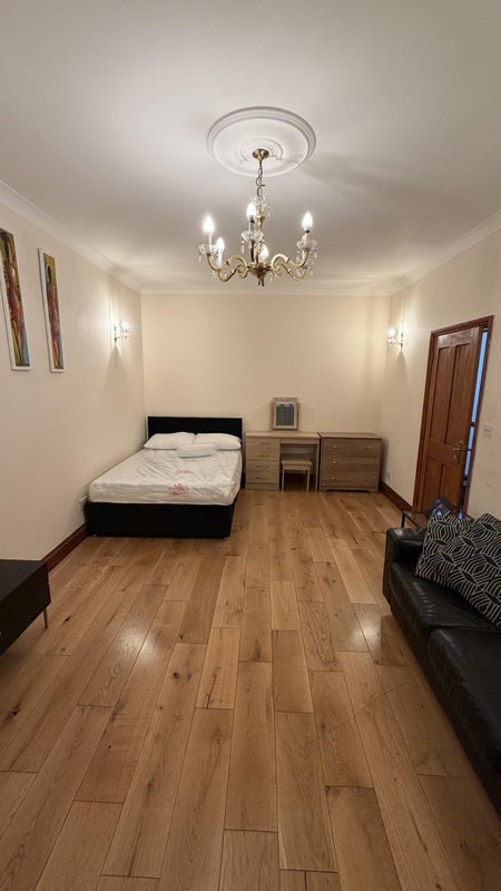 Room Leander Road in Greater London