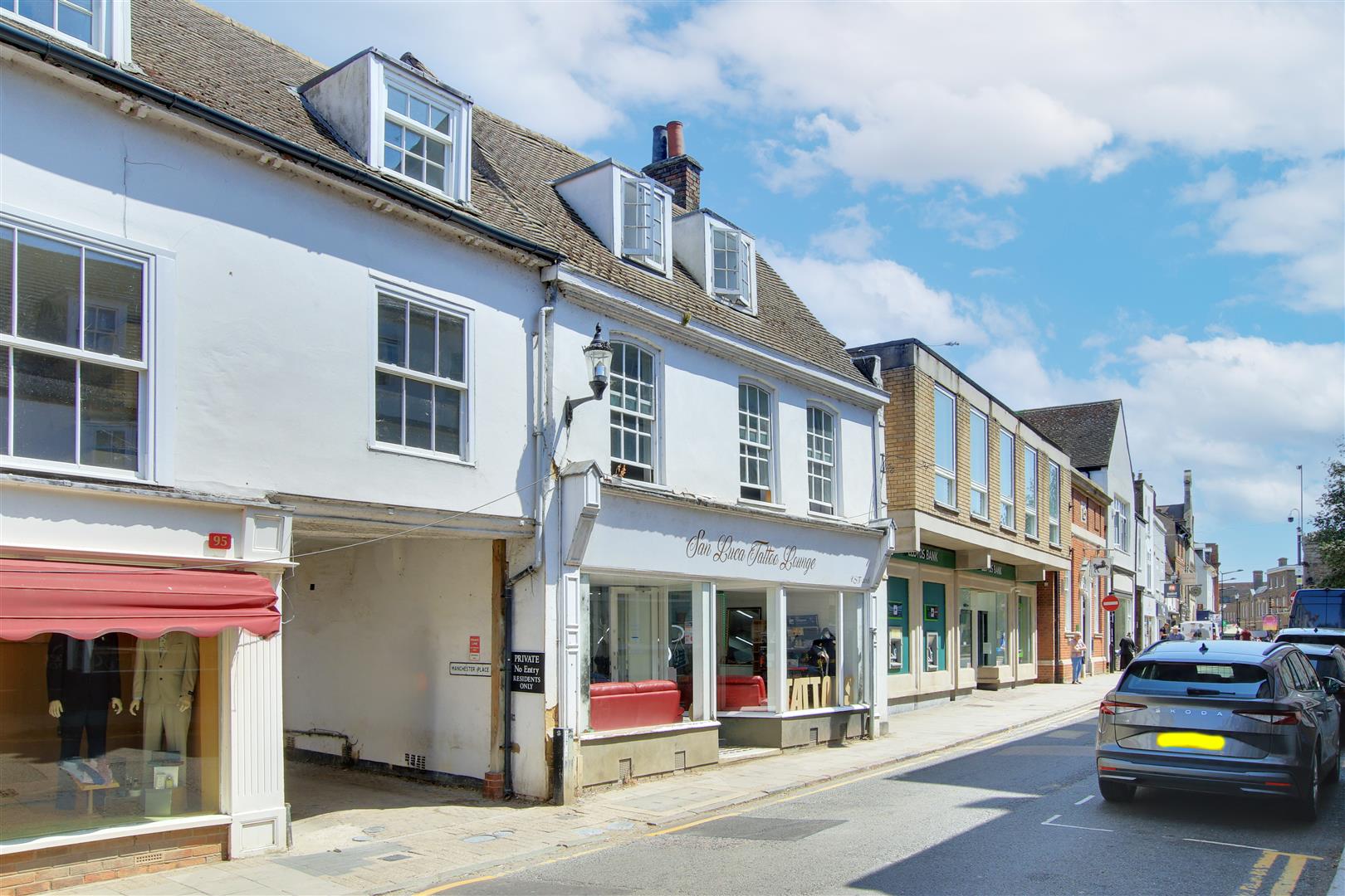 House High Street in Huntingdonshire