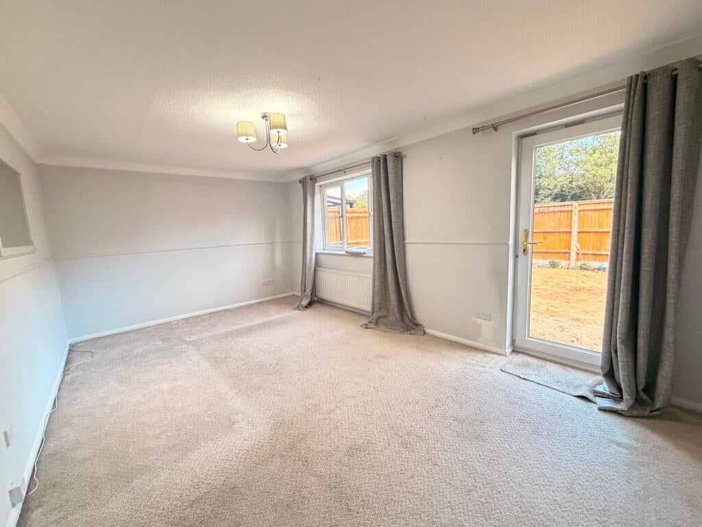 House Hepworth Close in Test Valley