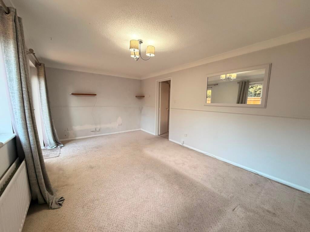 House Hepworth Close in Test Valley
