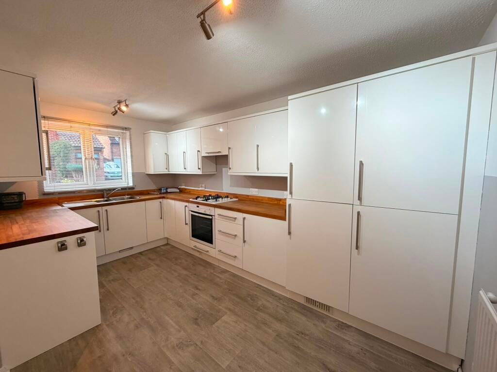 House Hepworth Close in Test Valley