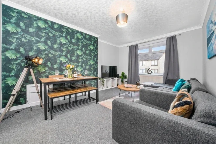 Flat Fallside Avenue in Viewpark