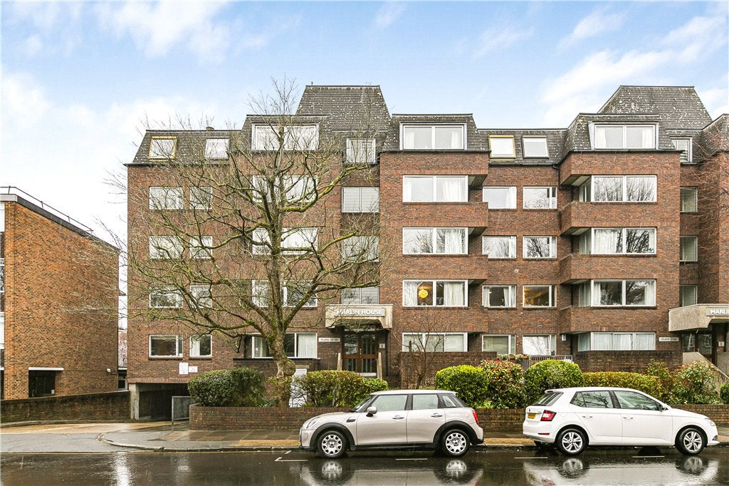 Flat St. John's Avenue in Greater London