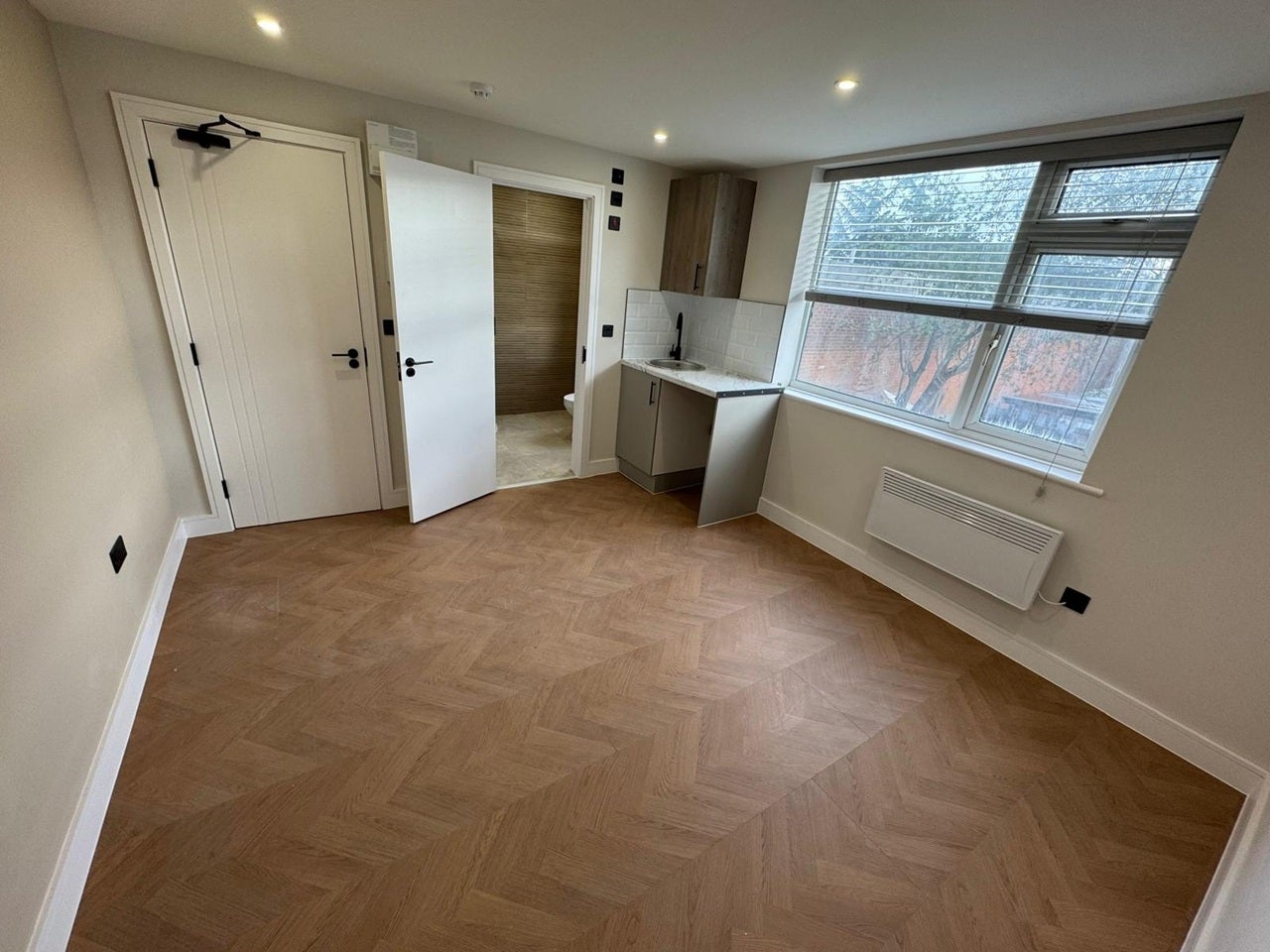Room Albert Road in Greater London
