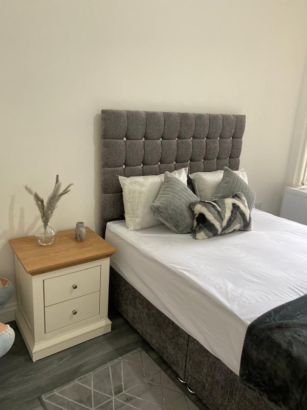 Room East Road in Manchester