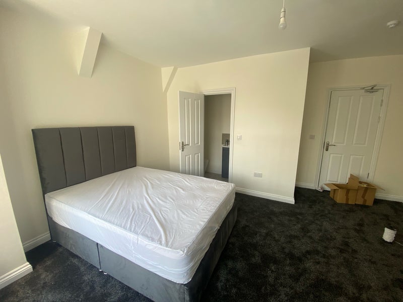 Room East Road in Manchester