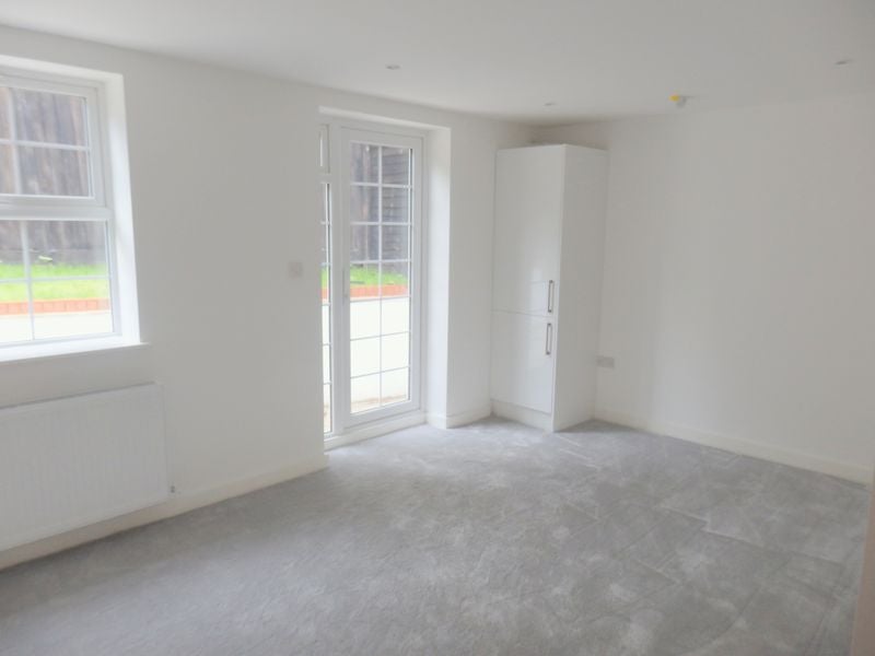 Flat Sutton Lane in Reigate and Banstead