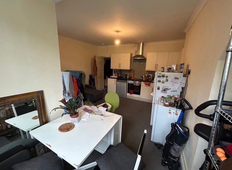 Room Pinchin Street in Greater London