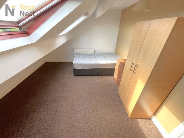 Room Westfield Road in Leeds