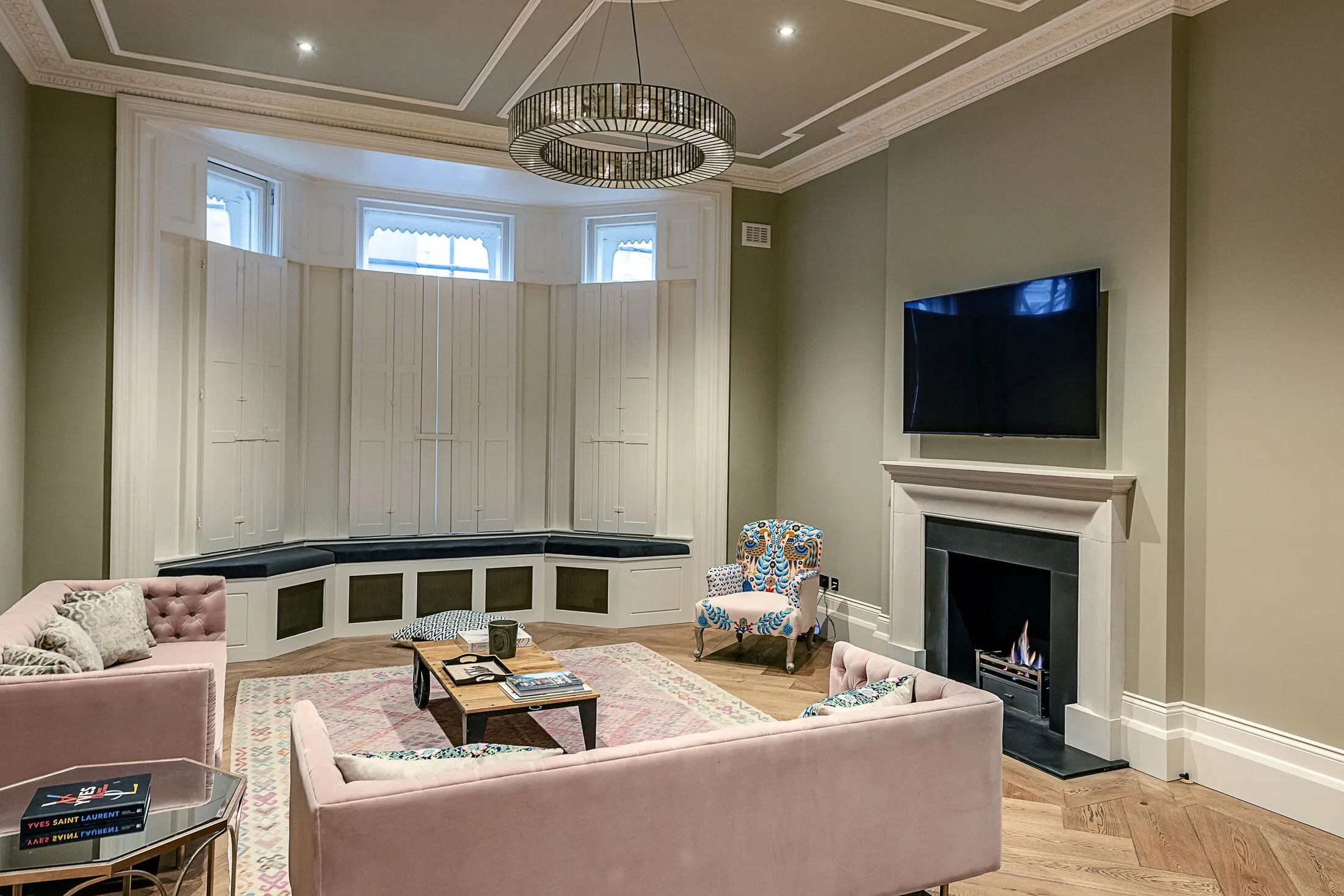 Flat Phillimore Place in Greater London