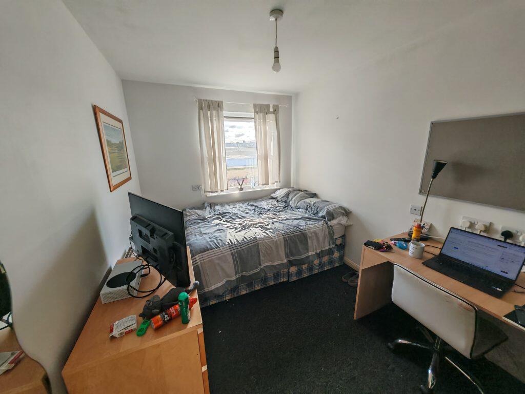 Flat Gloucester Road in Bristol