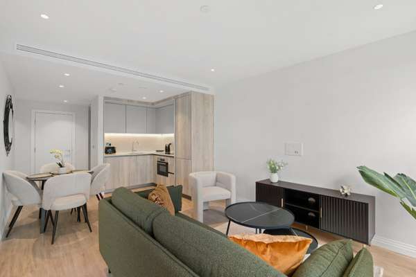Flat Kennington Lane in Greater London