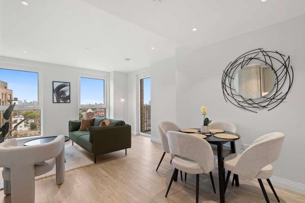 Flat Kennington Lane in Greater London