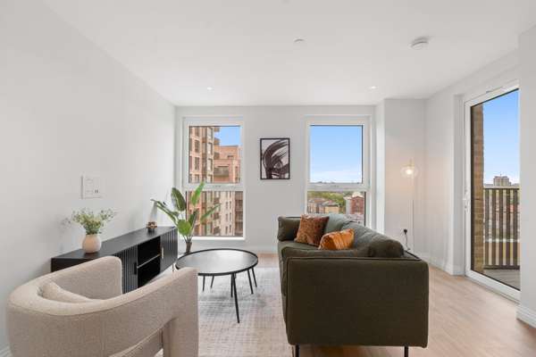 Flat Kennington Lane in Greater London