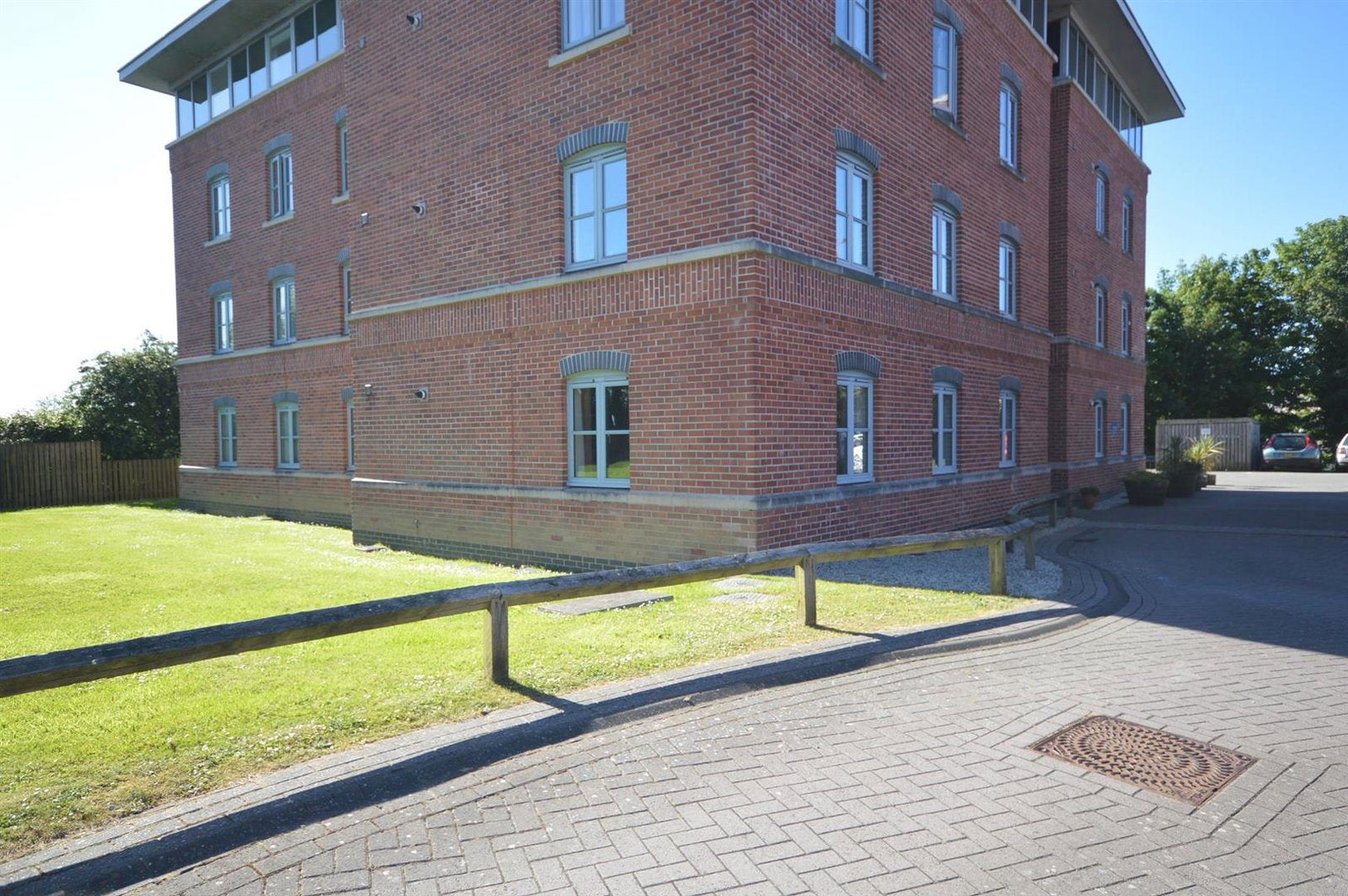 Flat Brunel Court in Truro