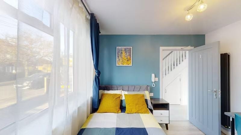 House Olive Road in Greater London