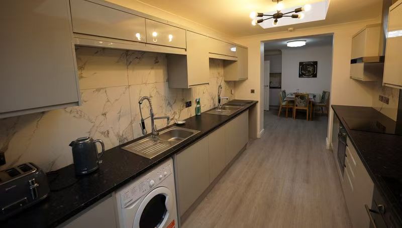 Room Olive Road in Greater London