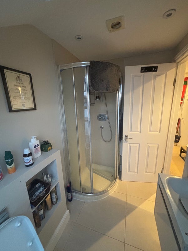 Room Trentham Street in Greater London
