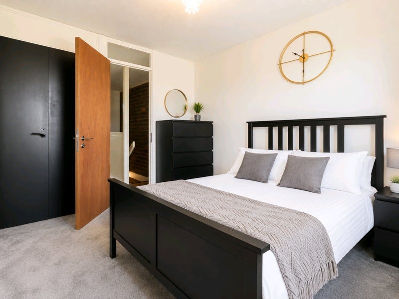 Room Warwickshire Path in Greater London