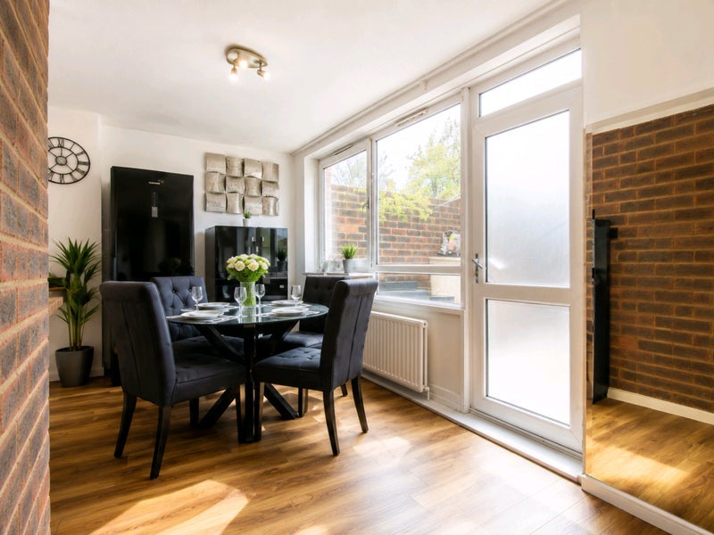 Room Warwickshire Path in Greater London