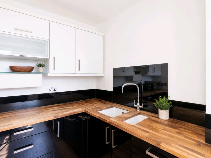 Room Warwickshire Path in Greater London