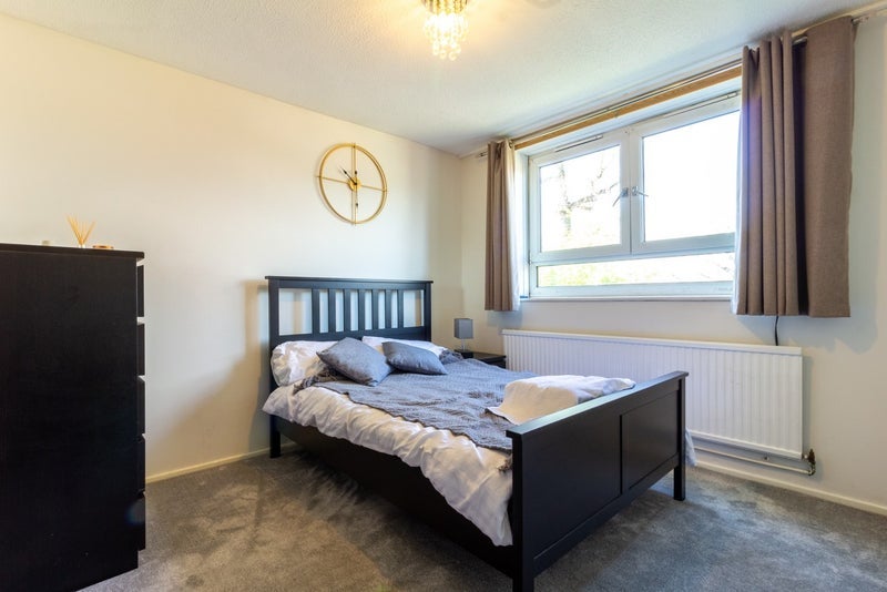 Room Warwickshire Path in Greater London