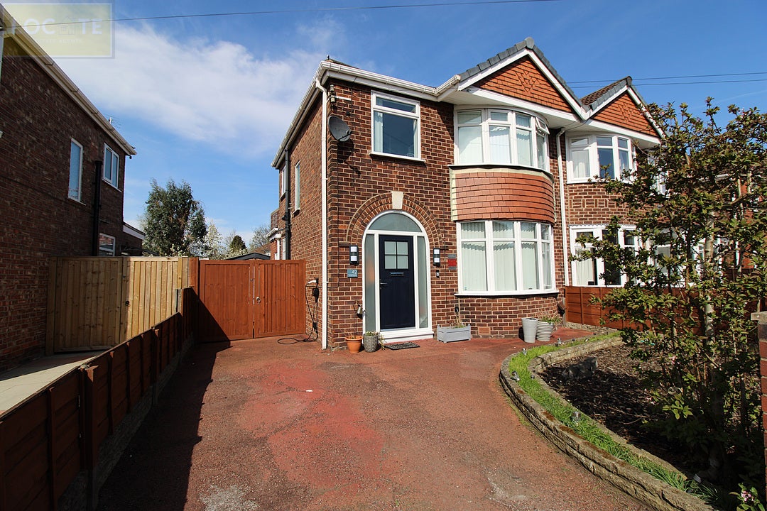 House Lincoln Avenue in Trafford