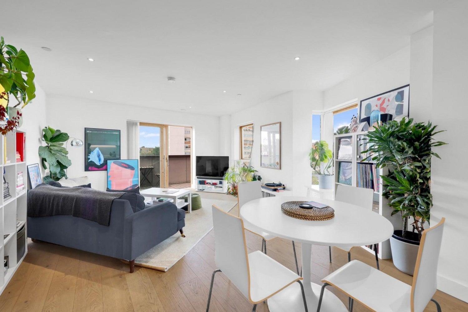 Flat Kingsland Road in Greater London