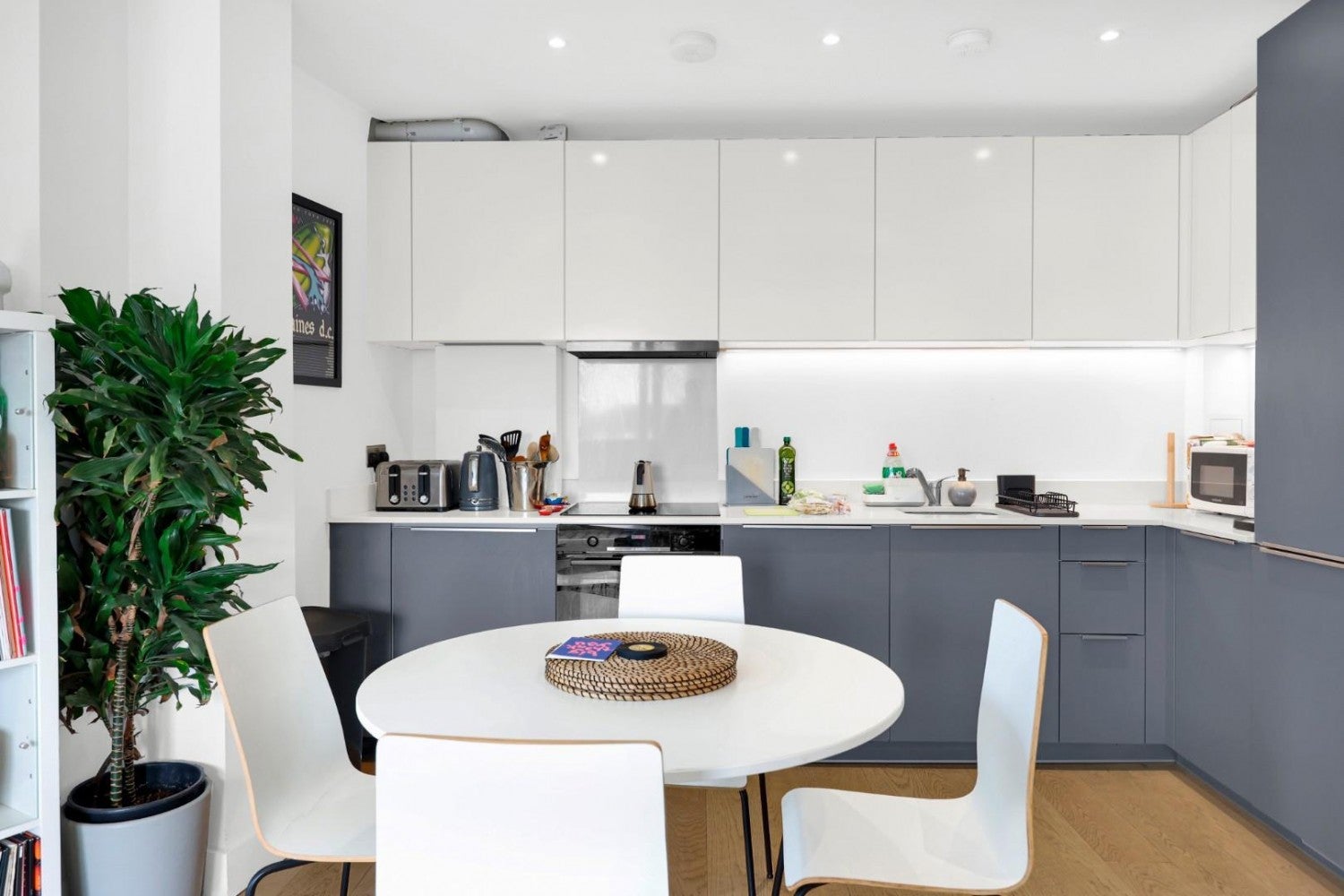 Flat Kingsland Road in Greater London