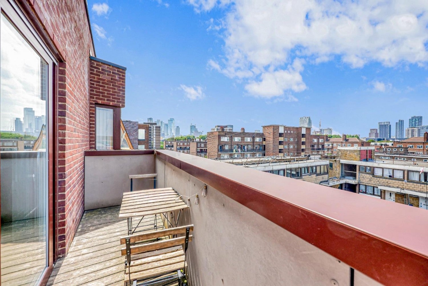 Flat Kingsland Road in Greater London