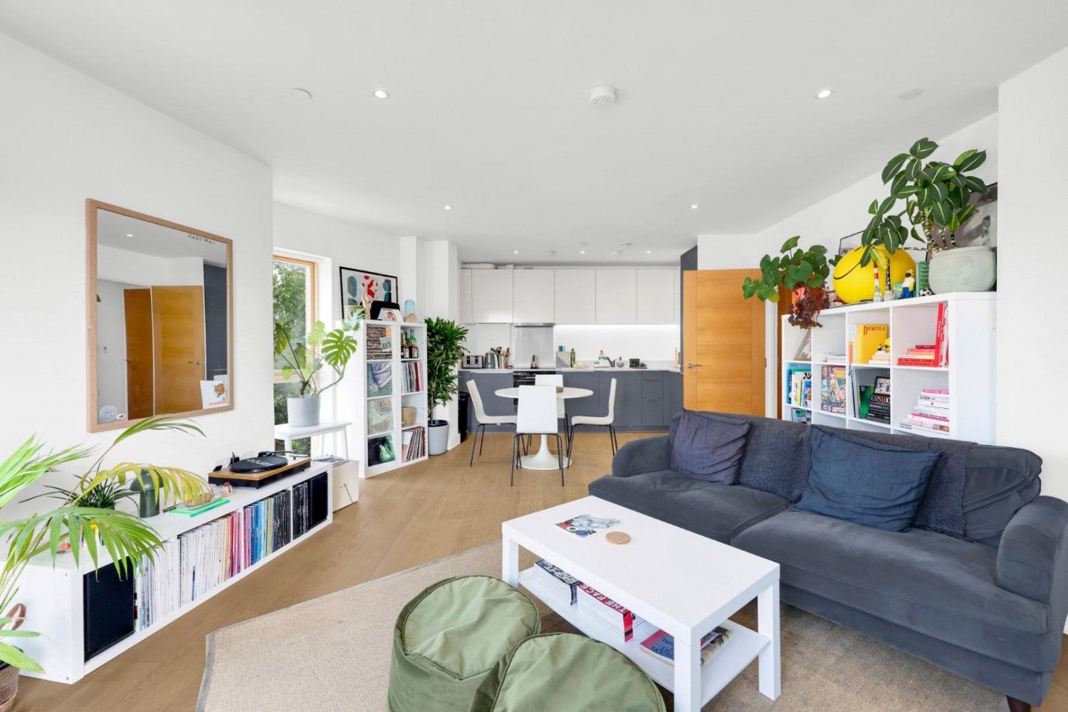 Flat Kingsland Road in Greater London