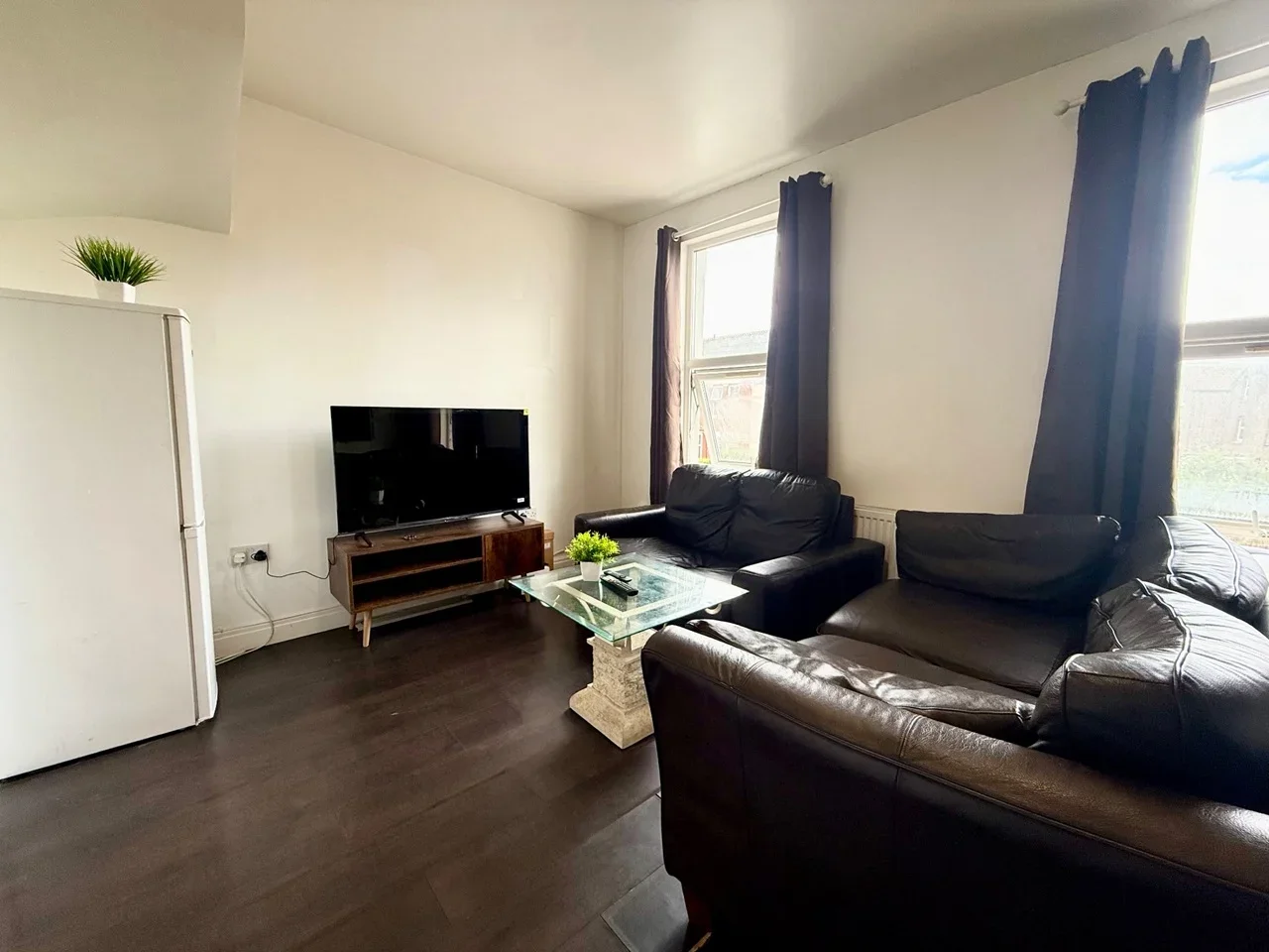 Flat Crowther Road in Greater London