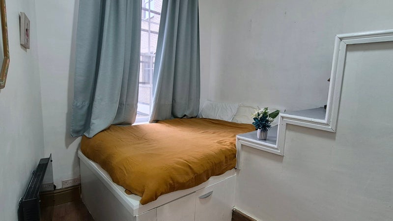 Room Aldersgate Street in City of London