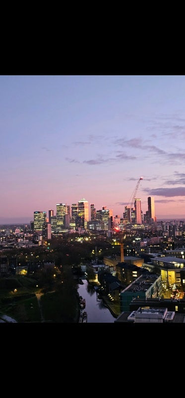 Flat Cadmium Square in Greater London
