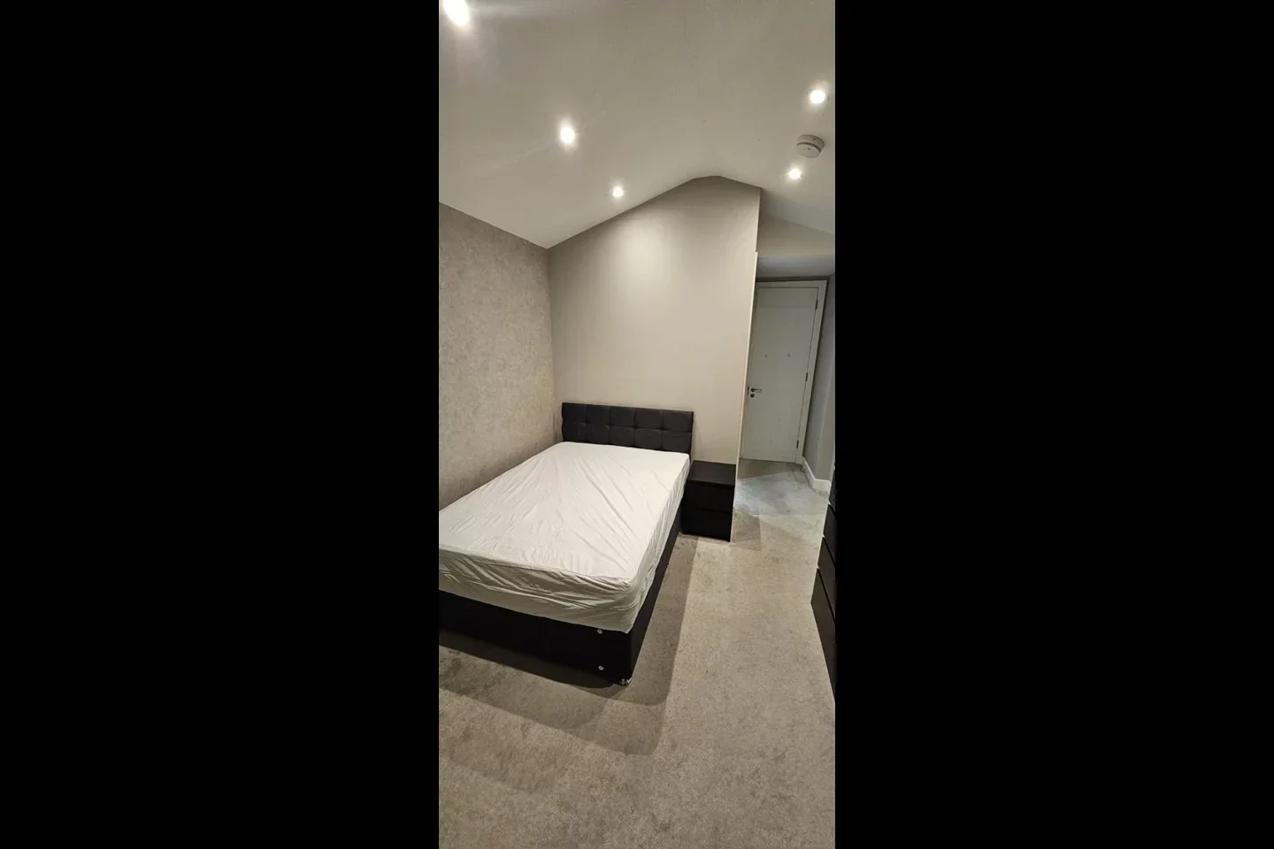 Room Prout Grove in Greater London