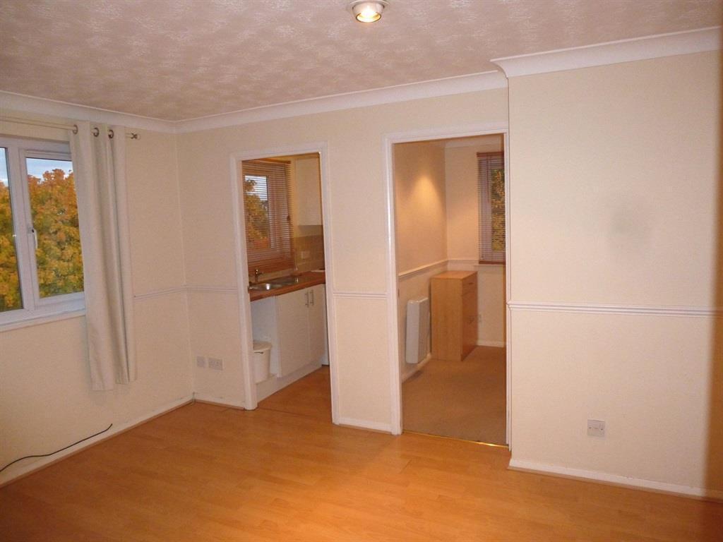 Flat Dinant Link Road in Hoddesdon