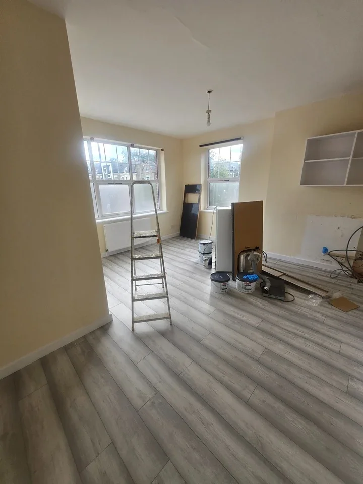 Flat Larkhall Lane in Greater London