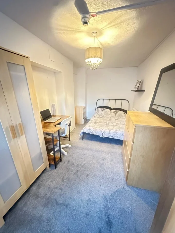 Room Ash Lawn Court in Chester