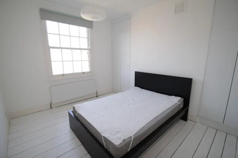 Flat Kender Street in Greater London