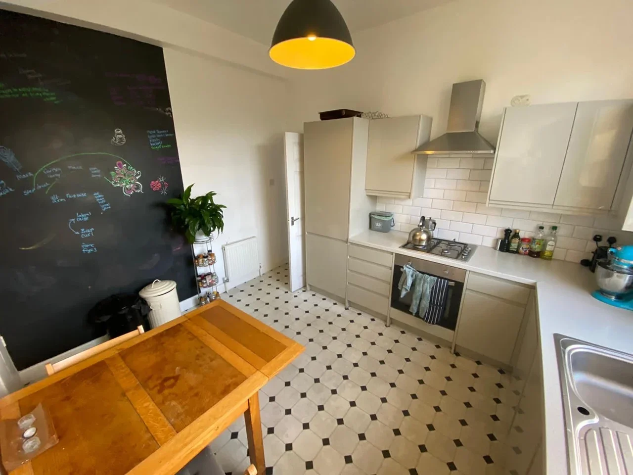 Flat Kender Street in Greater London
