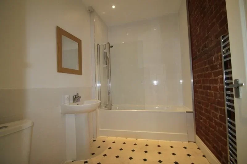 Flat Kender Street in Greater London