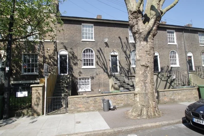 Flat Kender Street in Greater London