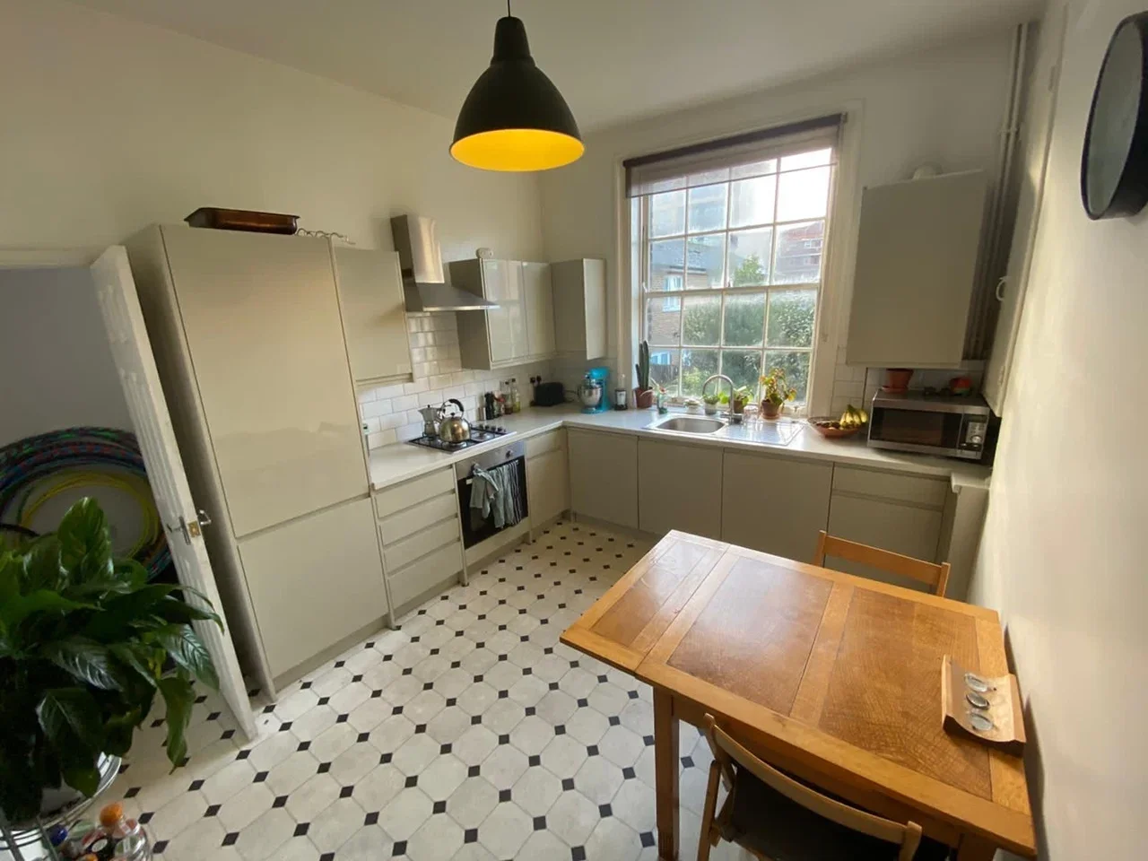 Flat Kender Street in Greater London